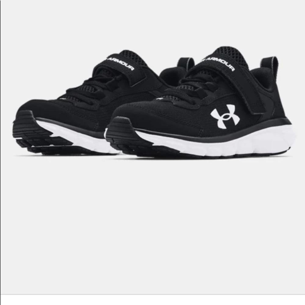 UnderArmour Sneakers Velcro Excellent Condition like New Size 11